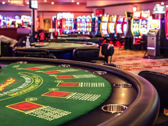 En atmosfærisk utsikt fra Ystravonik casino lounge